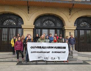 Getxoko Udalak lan-eskaintza publikoetan euskararen normalizazioaren aurkako neurriak hartzen dituela salatu dute sindikatu eta elkarteek