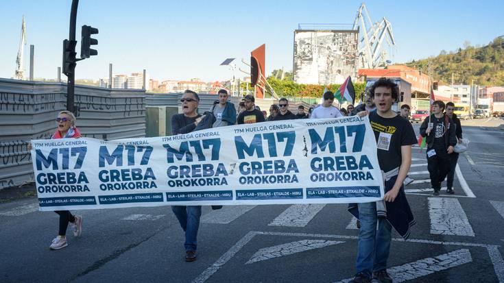 Uribe Kostako kaleak aldarrikapenez bete dira gaur goizean