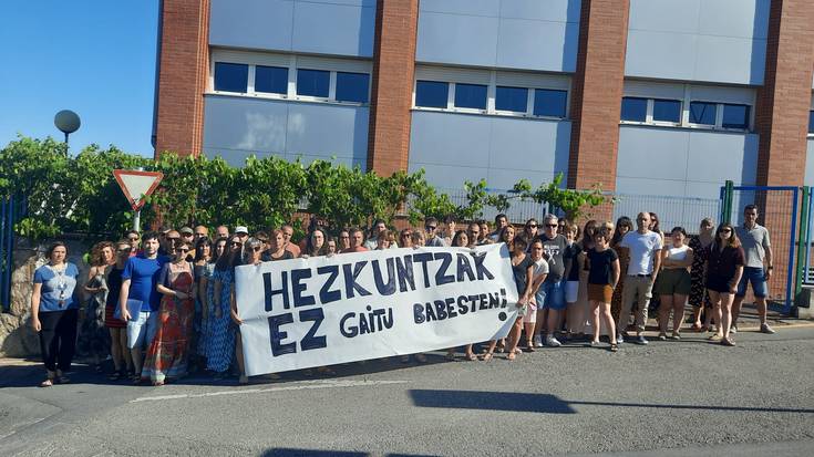 Irakasleen aurkako erasoak areagotu egin direla salatu dute Uribe Kosta BHI institutuko langileek