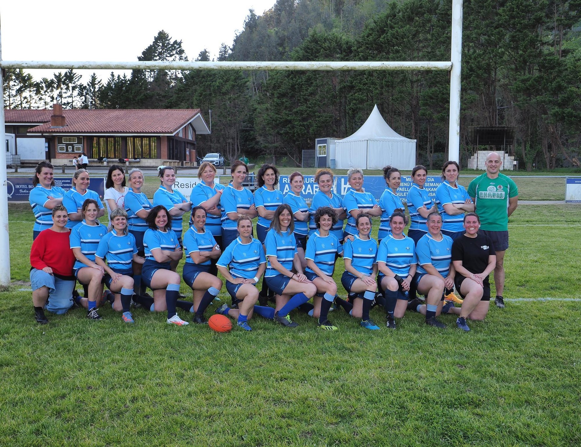 Antzarrak Rugby Taldea: "Taldeaz gain, emakume-sare bat ere sortu dugu"