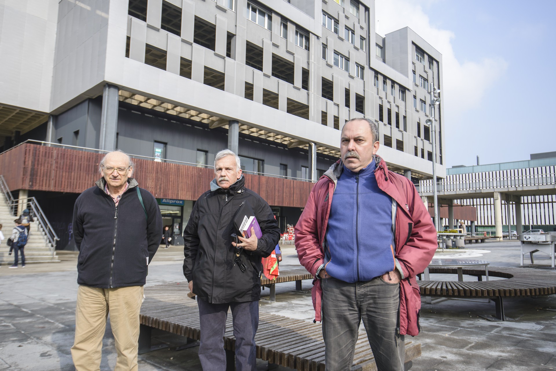EHUko irakasle kaleratuak: "Borrokak merezi du"