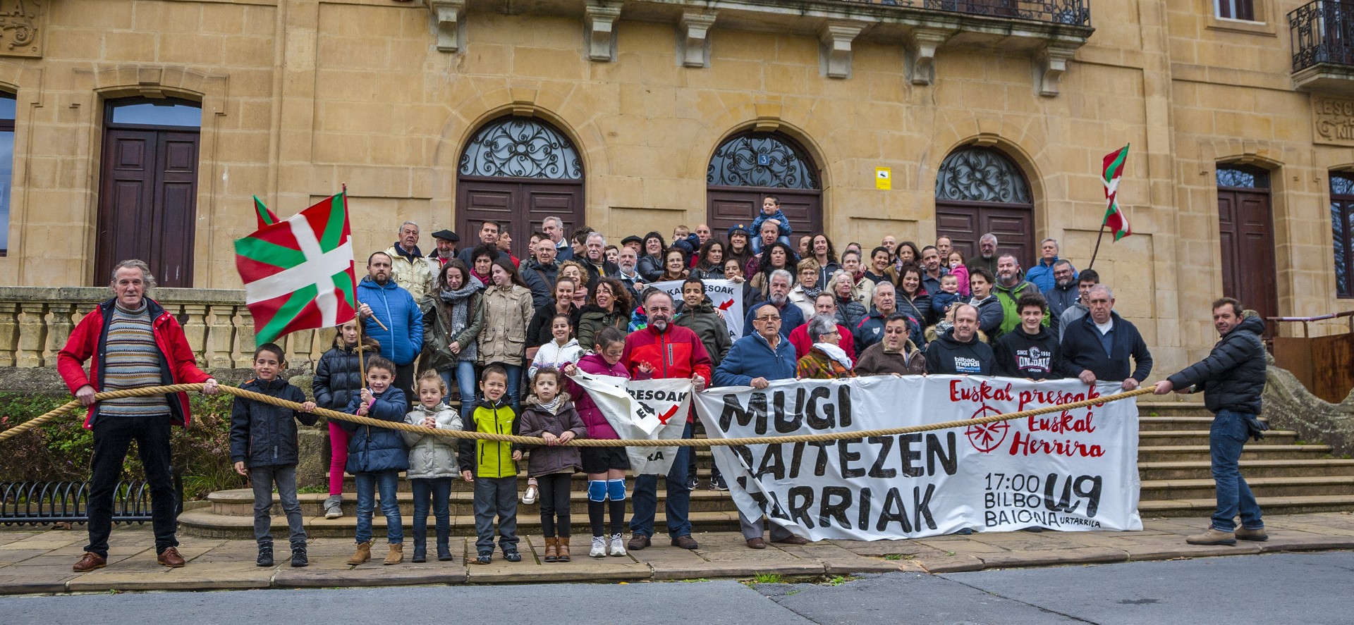 Presoen alde Bilbora joateko eskatu dute dozenaka uribekostarrek