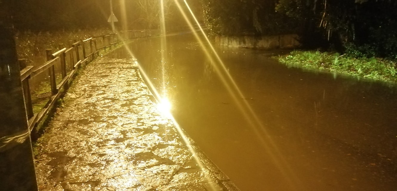 Gobela ibaiaren gainezka egiteko arriskuaz ohartarazi dute auzokideek