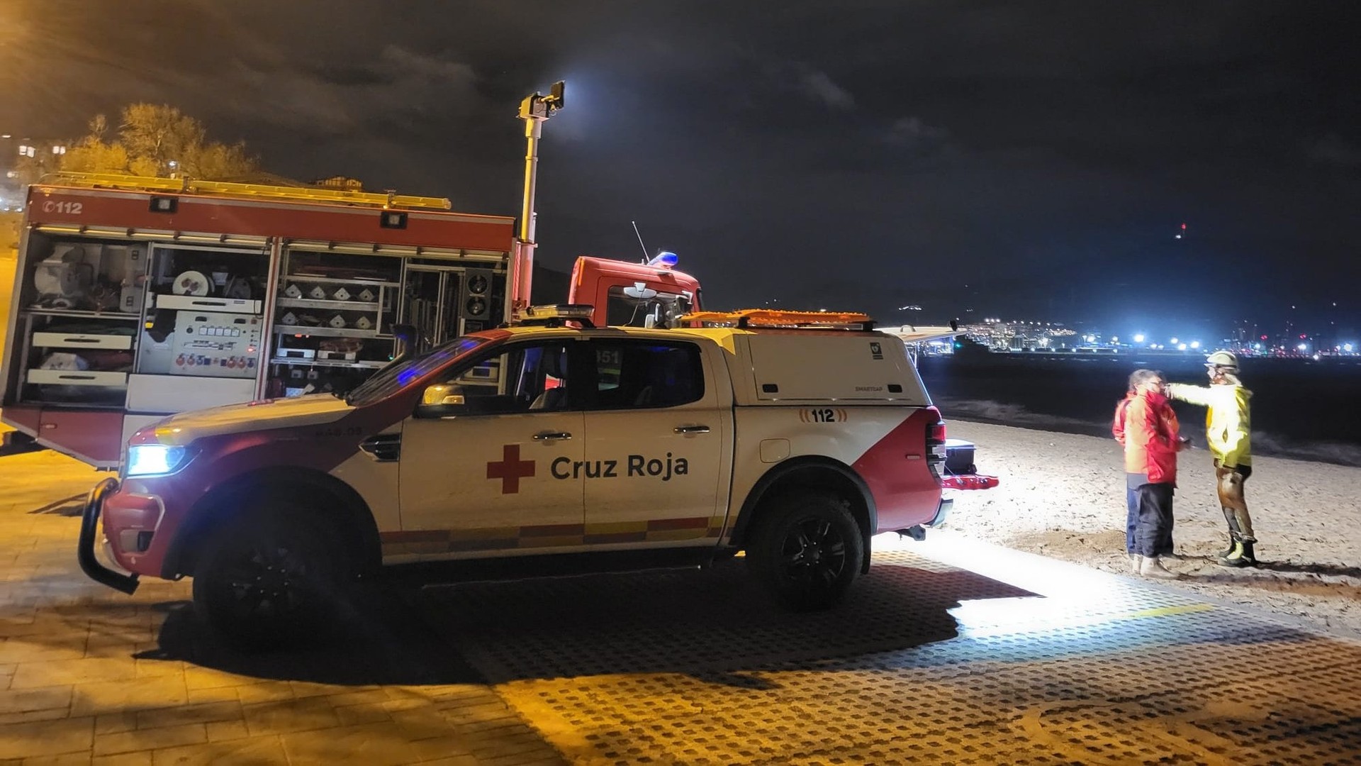 Arrigunaga hondartzako uretan gorpu bat bilatzen aritu dira, baina oraingoz ez dute aurkitu