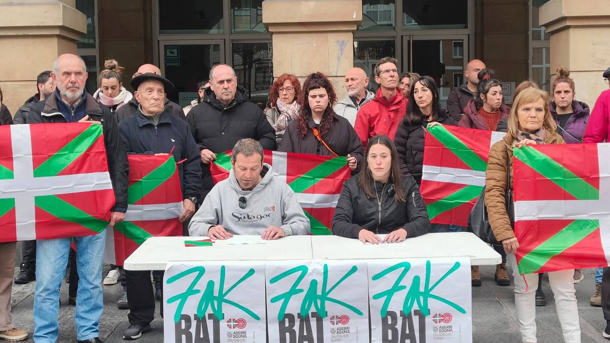 EH Bilduk Erandioko Udalari Espainiako bandera jartzera behartzea salatu du eta nazio izateko eskubidea aldarrikatu du