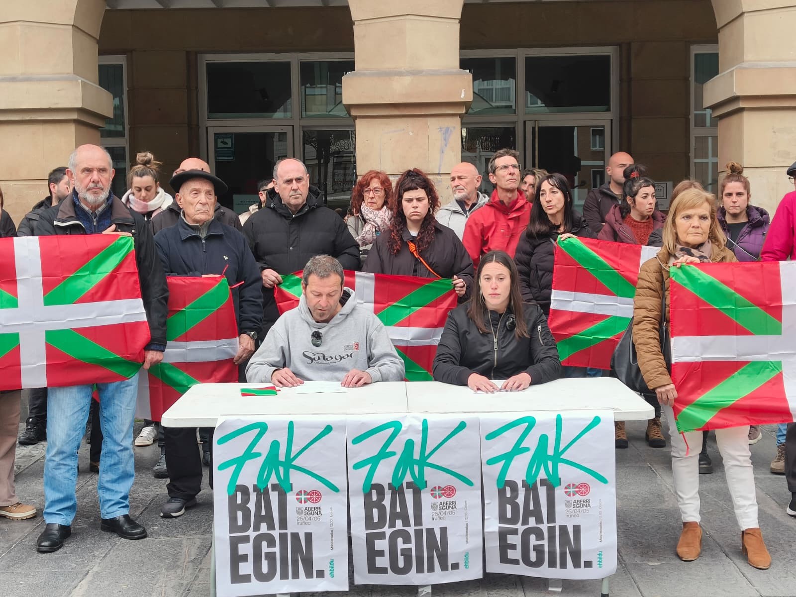 EH Bilduk Erandioko Udalari Espainiako bandera jartzera behartzea salatu du eta nazio izateko eskubidea aldarrikatu du
