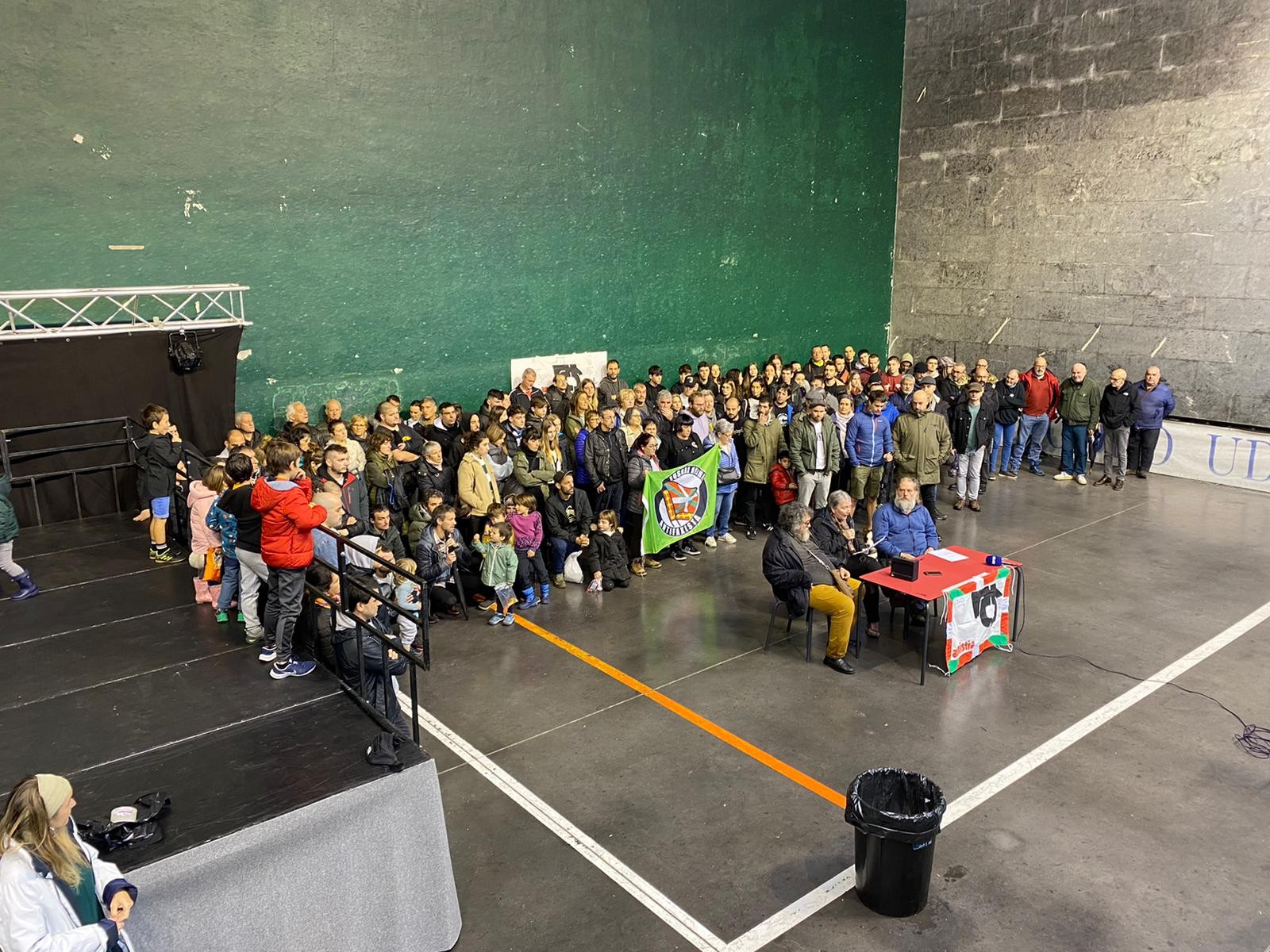 Berangoko auzipetuen kontrako errepresioa amaitu dadila eskatu dute dozenaka lagunek