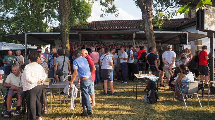 Santa Ana baselizaren inguruan bildu dira berangoztarrak jaiak ospatzeko