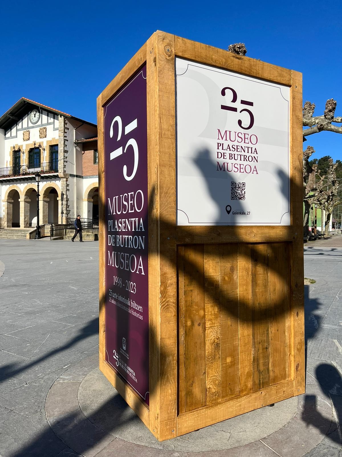 Egurrezko hainbat kaxoi instalatu ditu Plentziako Udalak udalerri guztian zehar, Plasentia de Butron museoaren 25. urteurrena ospatzeko