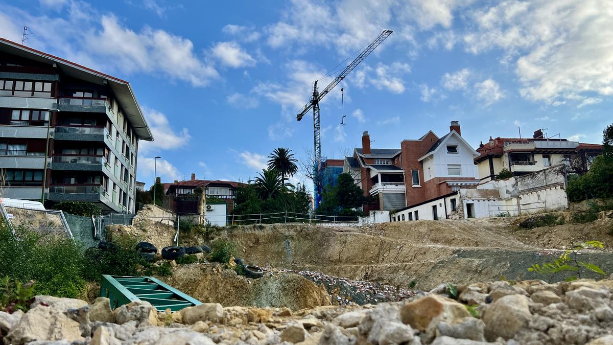 Berriro ere aztertuko dute "Irurak Bat" eraikina eraitsi duen enpresari jarritako zigor ekonomikoa