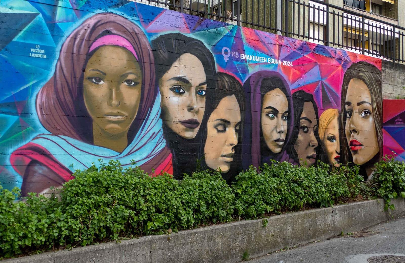 Emakumeak omentzen dituen mural bat egin dute Gorlizen
