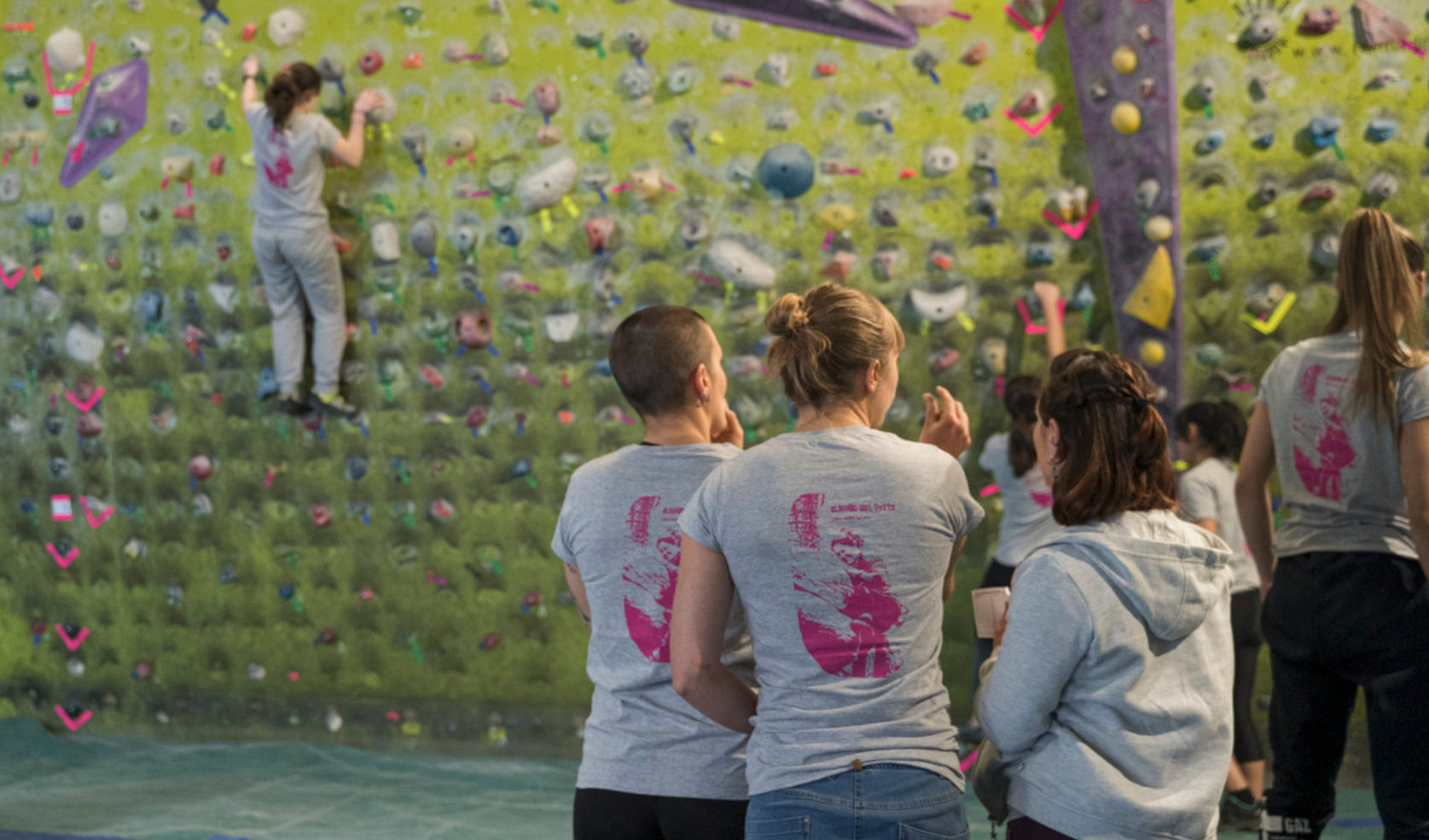 "Climbing-girl party" egingo dute gaur Leioan