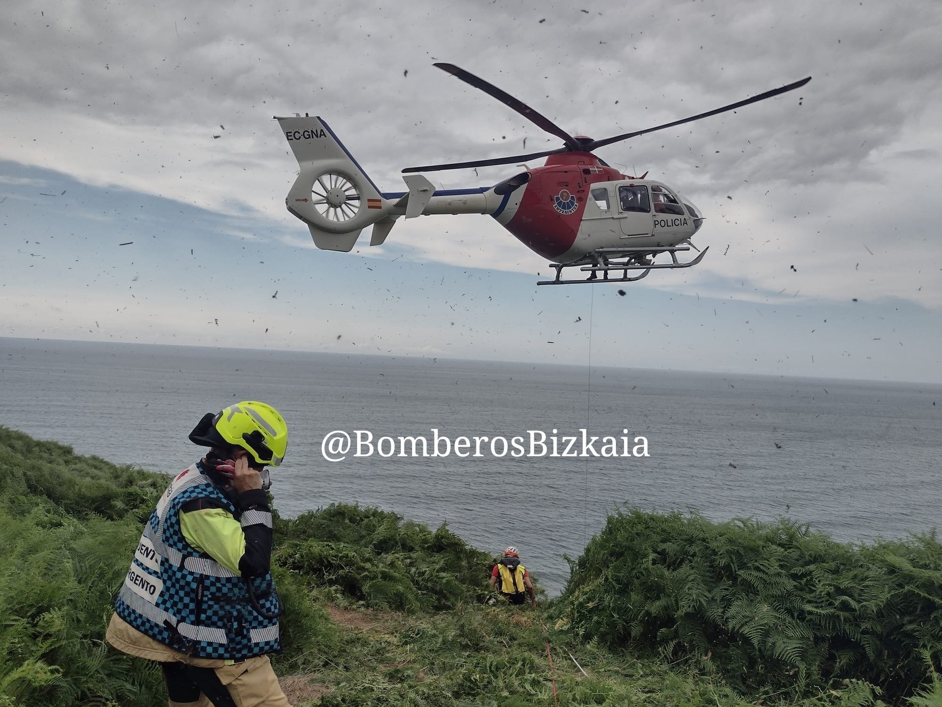 Parapentista bi zauritu dira Sopelako Barinatxe inguruan erorita