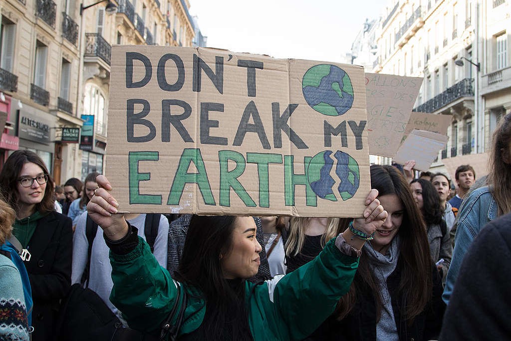 “Klima-aldaketari aurre egiteko” grebara deitu du Greenpeacek