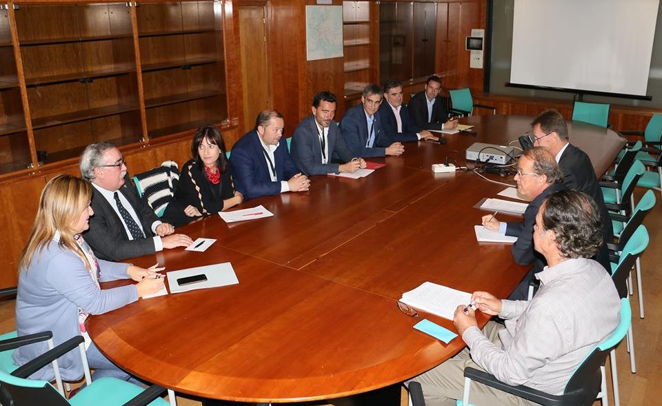 Aireportuko saien arazoa konpontzeko premiazko neurriak eskatu ditu Erandiok Madrilen