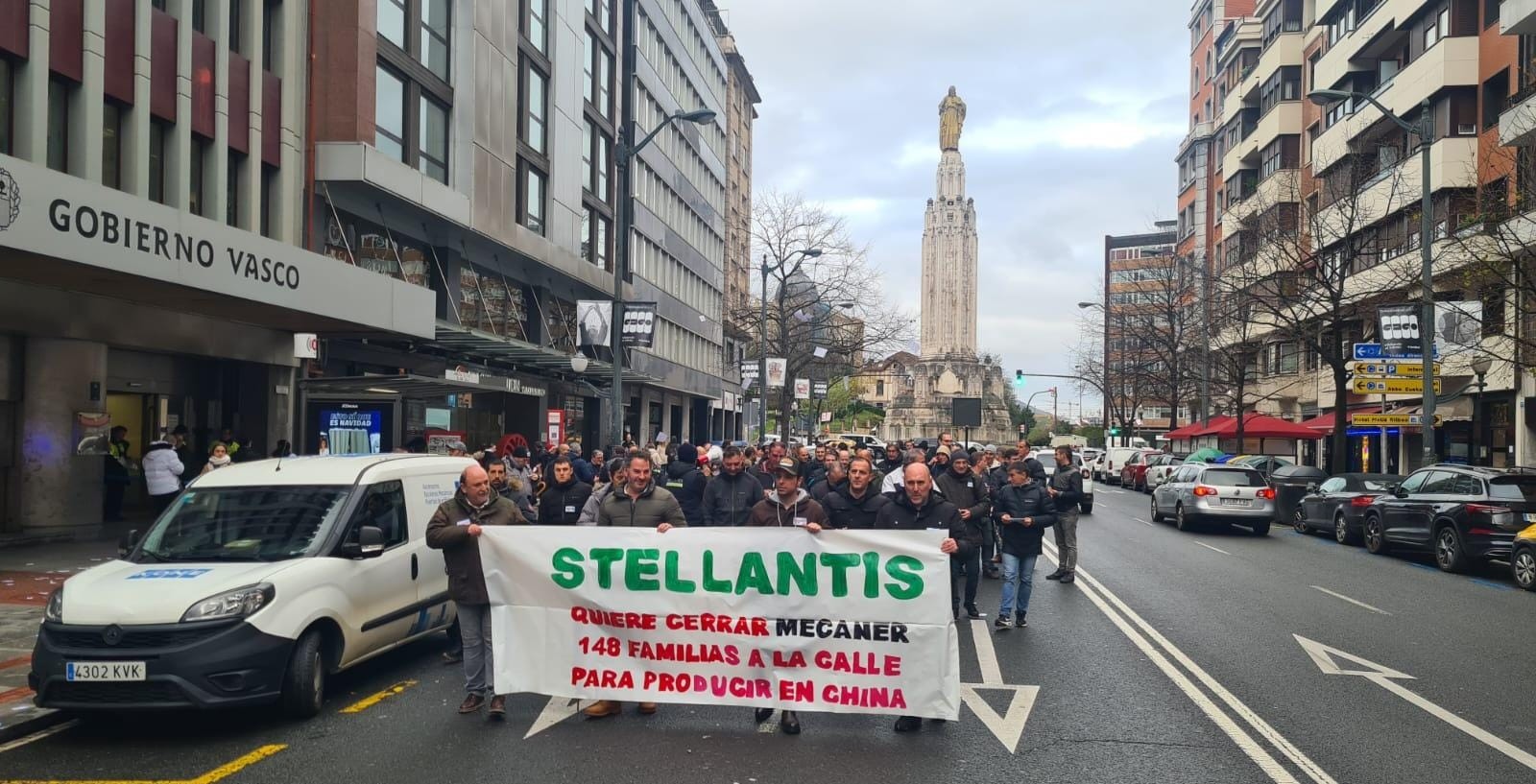 Alternatiba ekosozialaren aldeko manifestazioa egin dute Mecanerreko langileek Bilbon