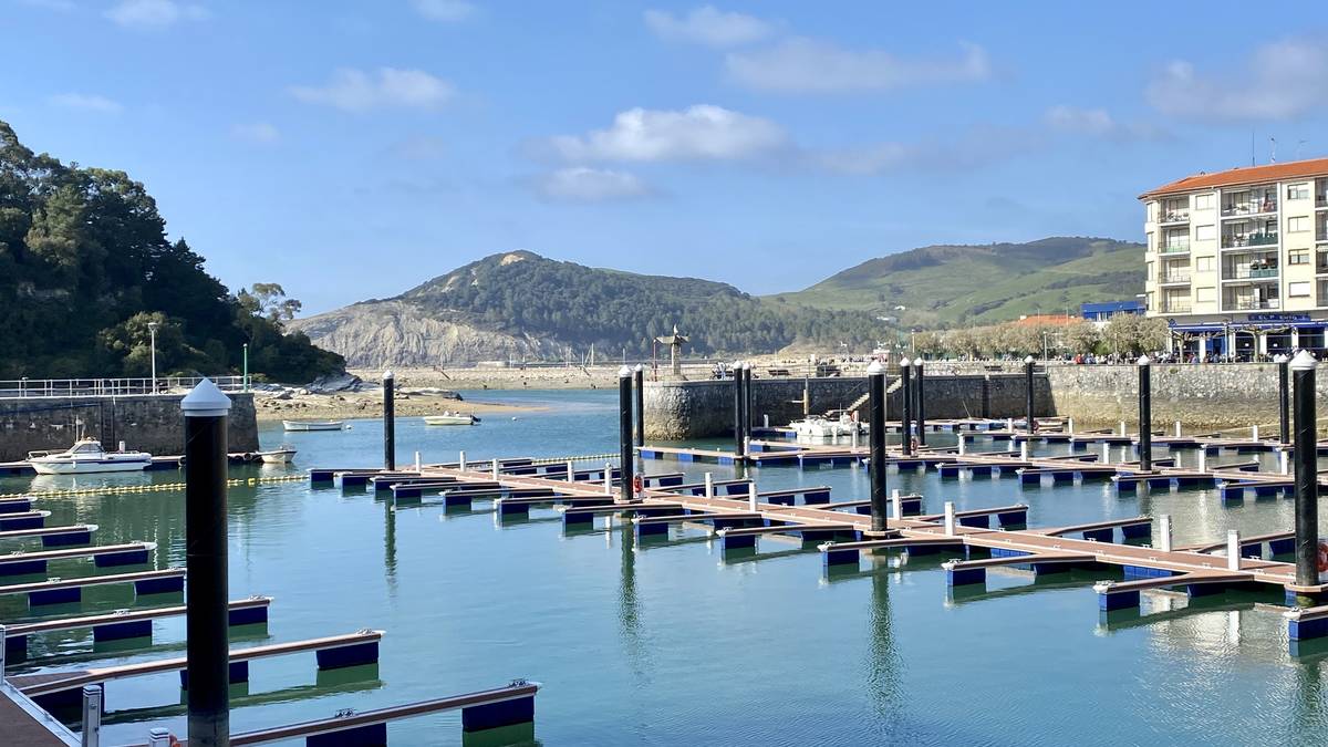 Plentziako amarralekuen erabiltzaileek behin-behinean jarraituko dute portuan