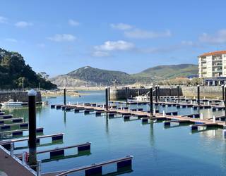 Plentziako amarralekuen erabiltzaileek behin-behinean jarraituko dute portuan