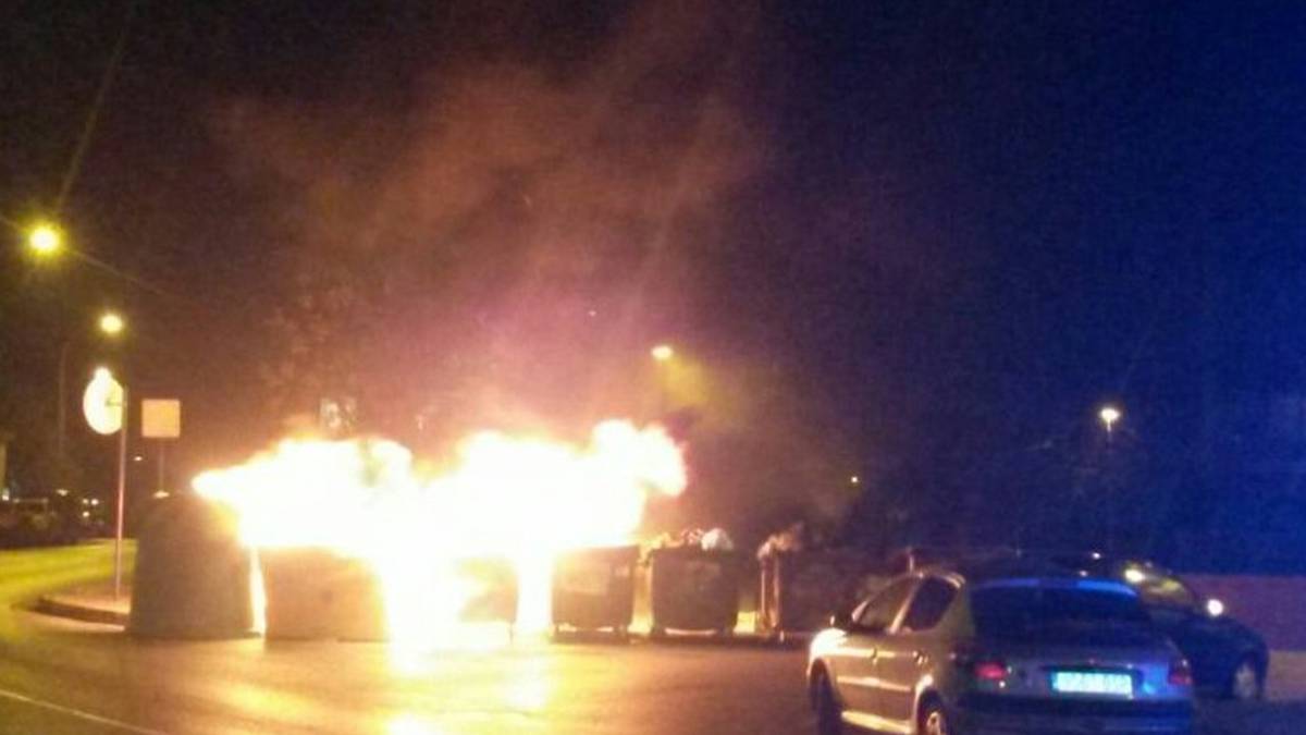 Hiru gazte ikertzen ari dira Getxon, hainbat edukiontzi erretzea egotzita