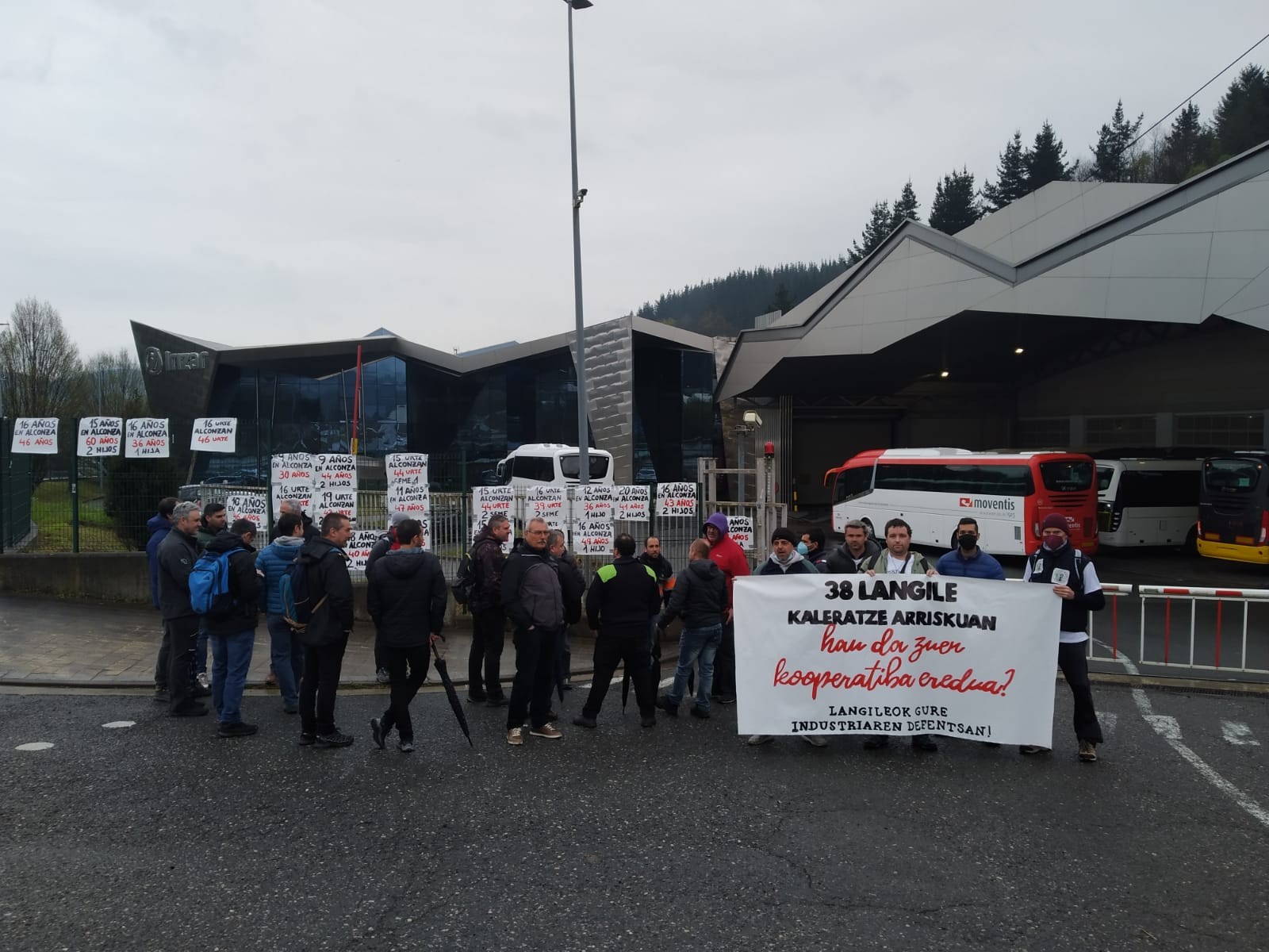 Bilera-eskaeraren aurrean Irizar Taldeak "entzungor" jarraitzen duela salatu du Alconzako enpresa batzordeak