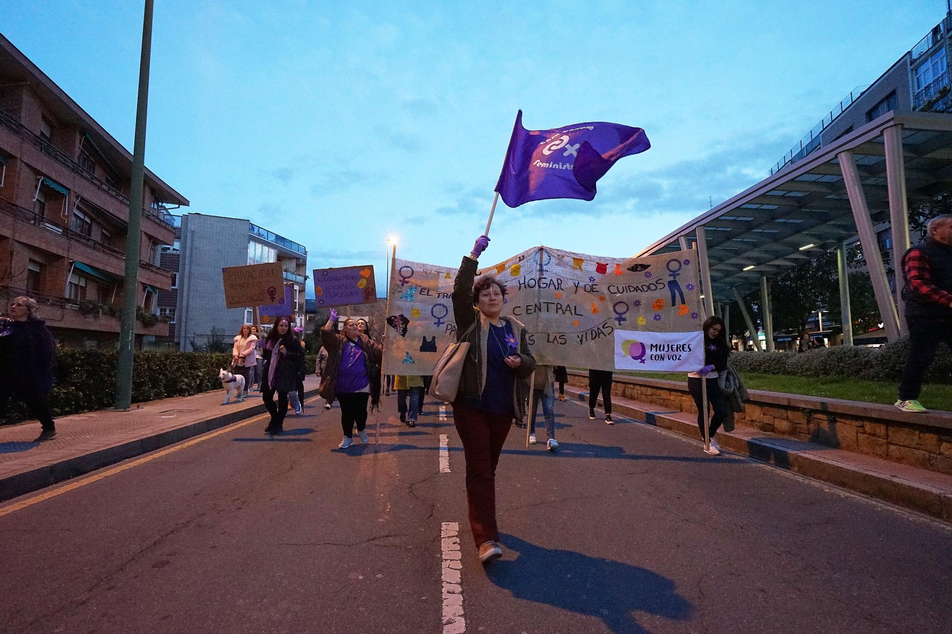 Feminismoaz hausnartzeko eta zaintza-lanakaz negoziorik ez egitea aldarrikatzeko askotariko ekintzak egingo dituzte egunotan Getxon