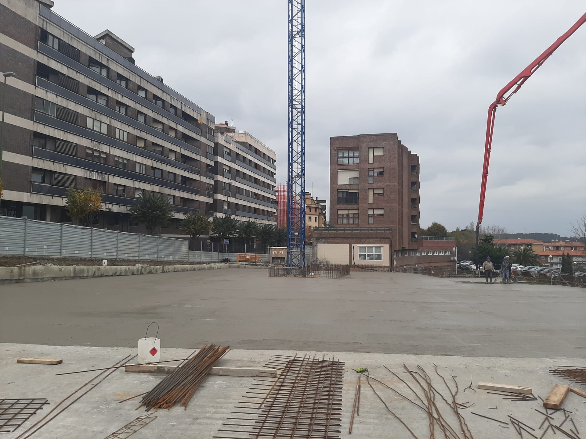 Algortako Manuel Gainza parkeko lurpeko aparkalekuen estalkia urbanizatzeari ekin diote