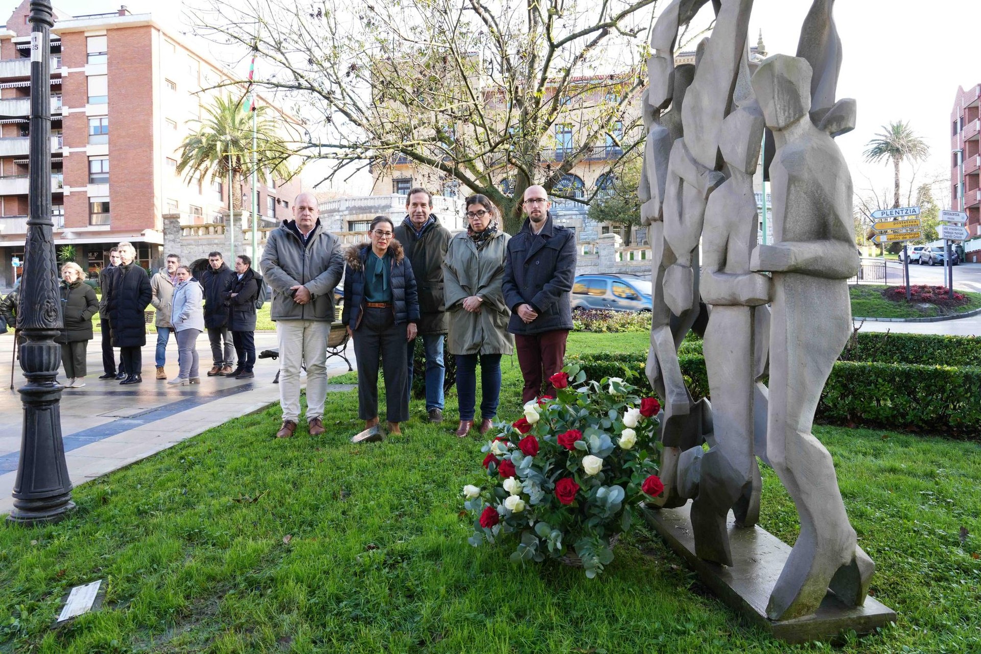 Terrorismoaren biktima "guztiei" omenaldia egin diete Getxon