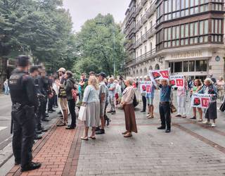Ertzaintzak Subflubiala EZ plataformaren protesta eragotzi du eta sei pertsona identifikatu ditu