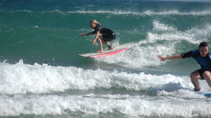 Umeentzako eta nerabeentzako surf-ikastaroa antolatu du Bizarra Lepoanek