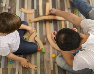 Leioako Familia Gunea programak ume-masajea, jolas librea eta ipuinak eskainiko ditu