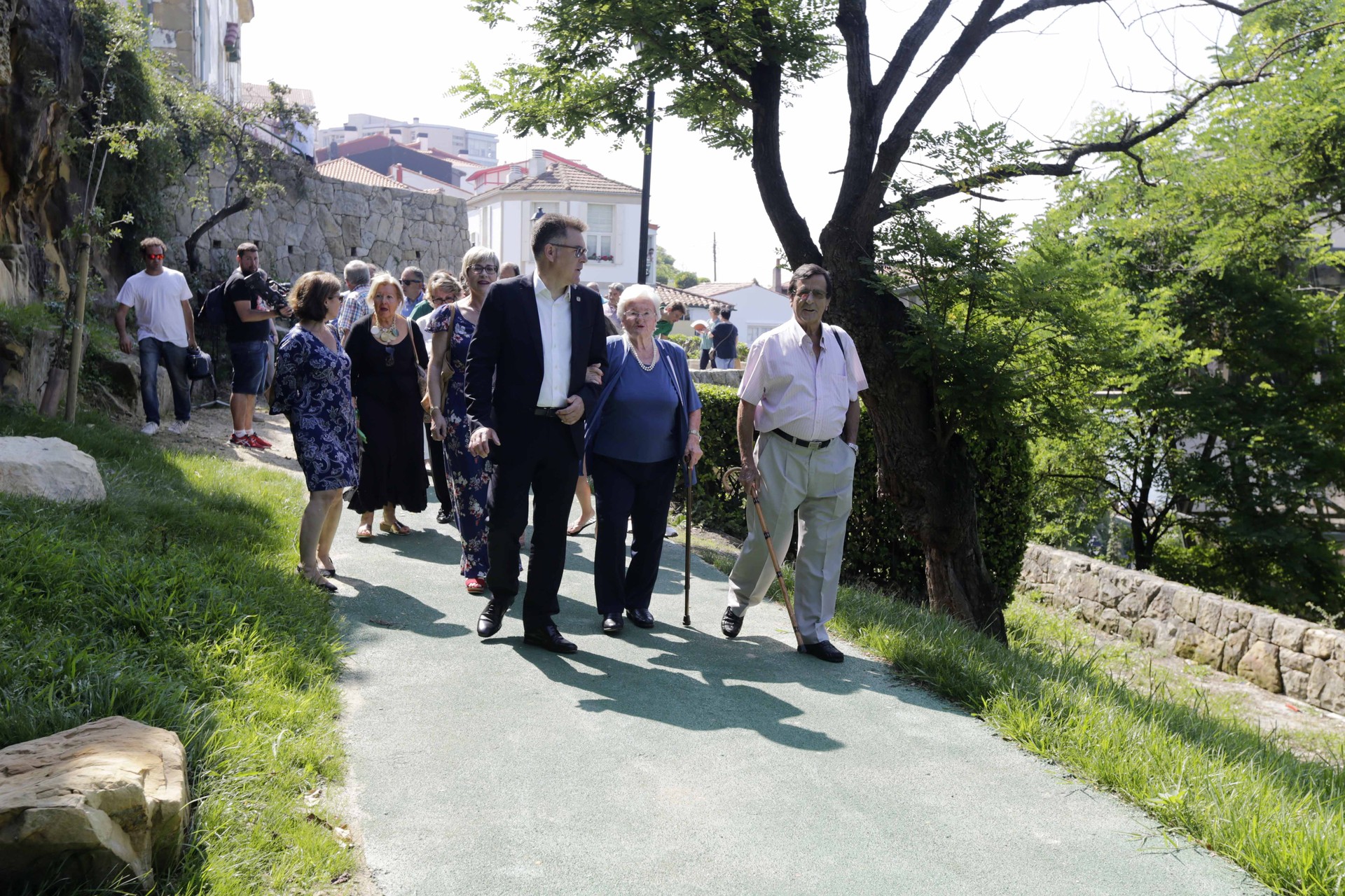 Igogailu panoramikoa eta oinezkoen pasealekua zabaldu dituzte Algortako Portu Zaharrean