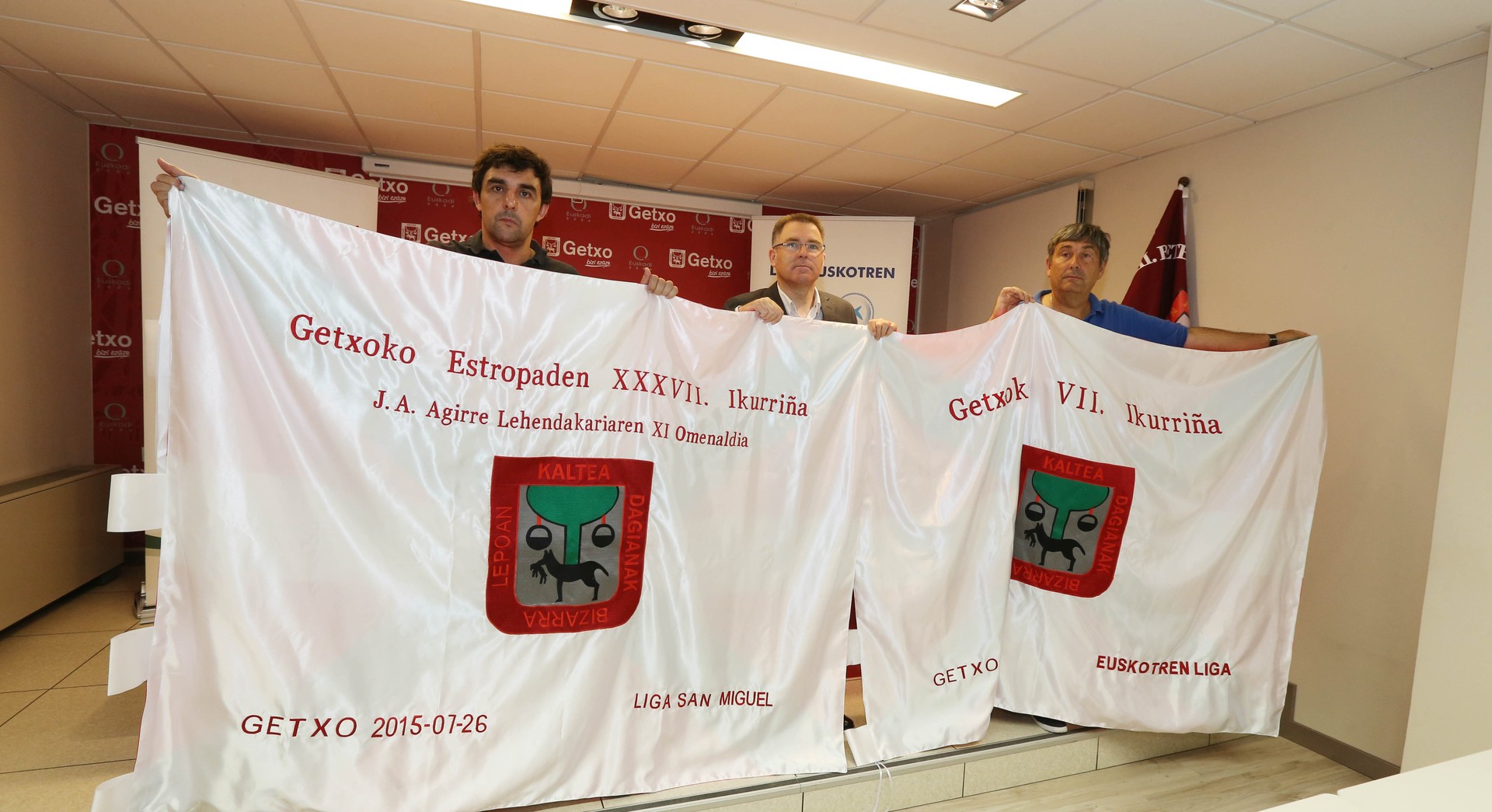 Hiru estropada hartuko ditu domekan Algortako Portu Zaharrak