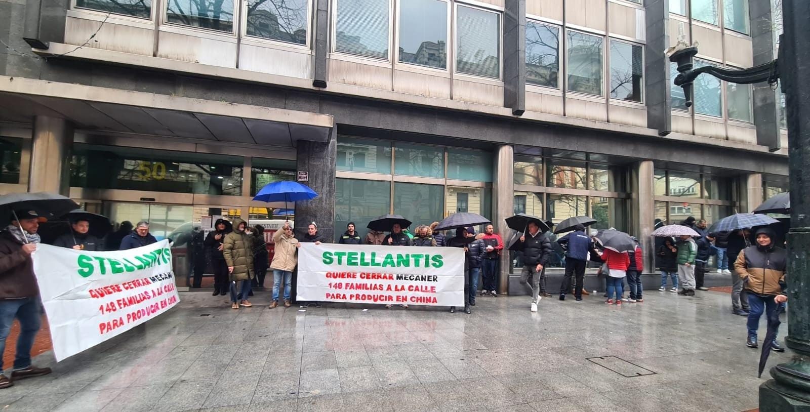 Mecanerreko langileek administrazioaren eta gizartearen inplikazioa eskatu dute enpresaren alternatiba ekosoziala eraikitzeko