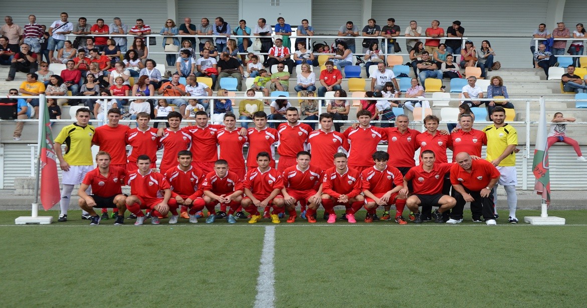 Astrabuduko futbolariak kromo bihurtuko dituzte