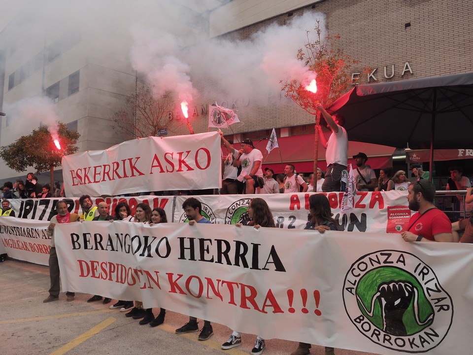 Hilabete atzeratu da Alconzako 25 kaleratzeen aurkako epaiketa