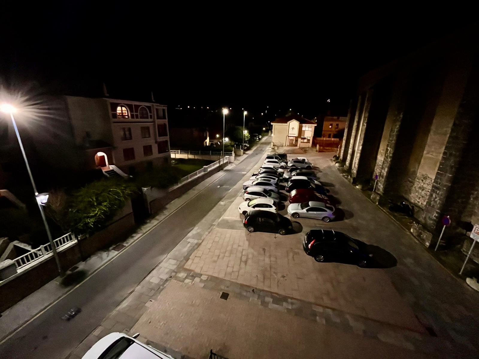 Gorlizko Udalak sei argi berri jarri ditu Andra Maria Elizako aparkalekuan