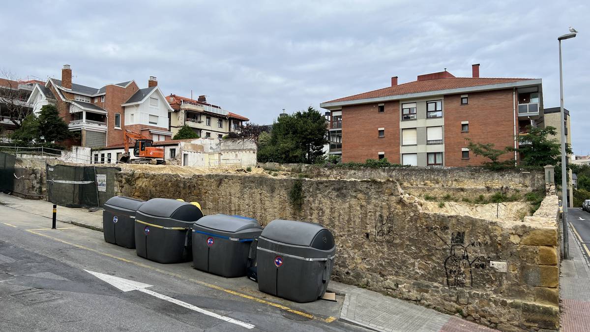 Ertzaintzak Getxoko Udala miatu du Irurak Bat jauregiaren eraisketaren harira