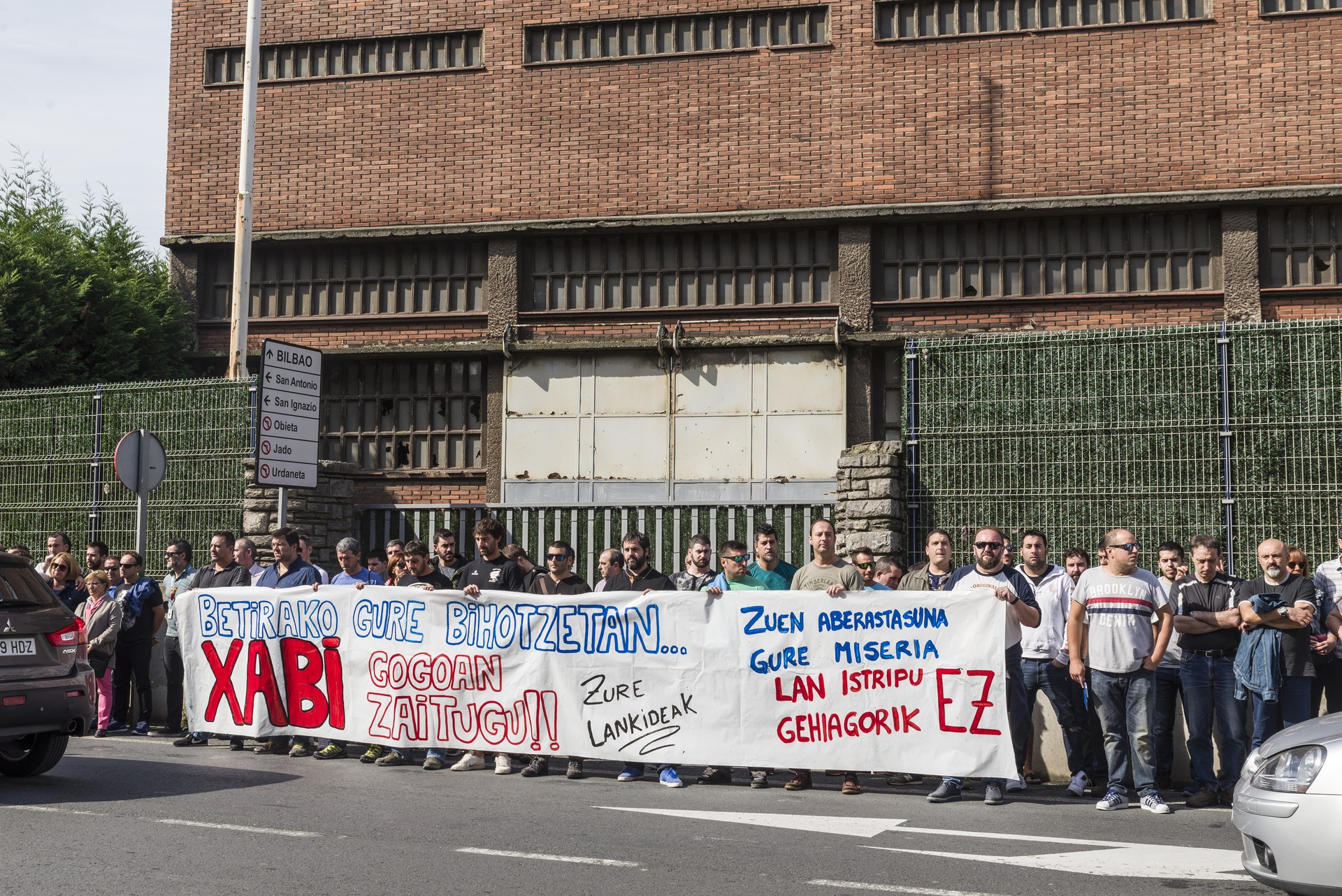 Lan-gatazkak Erandion: lan-baldintzak salatu dituzte Sanitas Loramendiko eta Cables y Alambreseko beharginek