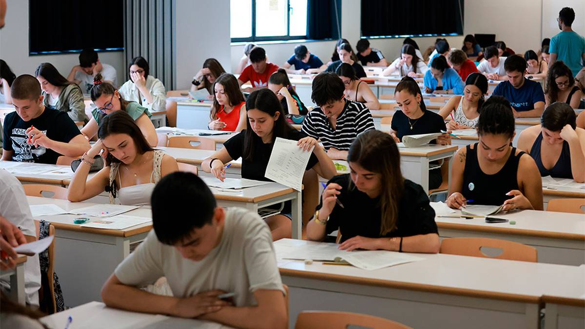 EHUk epaileen kautelazko neurriak errekurrituko ditu, euskarako azterketaren auzia korapilatzen ari den bitartean