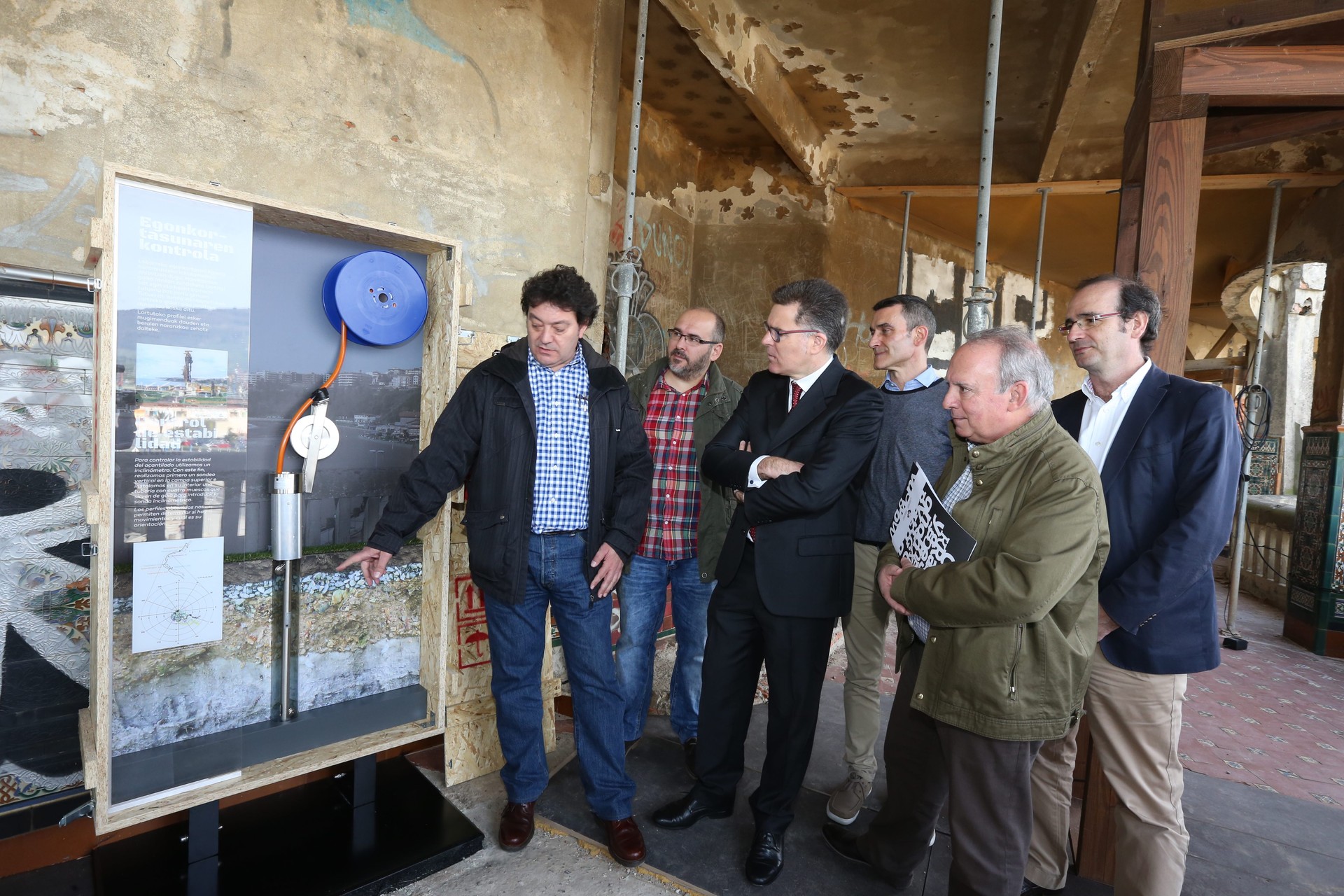 Aurtengo lehenengo esku-hartzeak hasi dira Begoñako galerietan