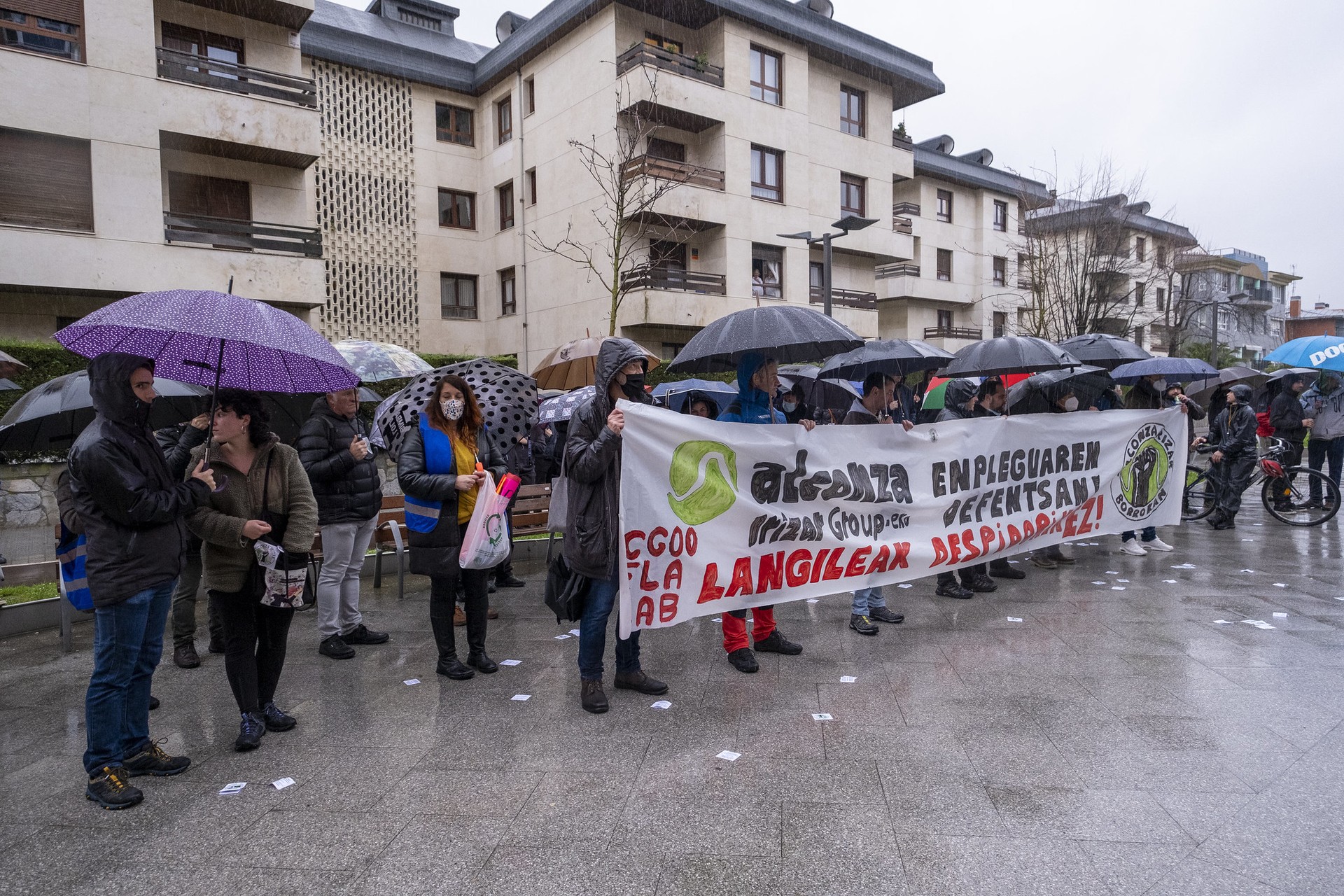 Alconzako langileen borrokagaz bat egin dute inguruko hainbat komertziok eta eragilek