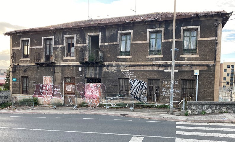 Nekazaritza Sindikatuaren eraikina eraitsi dute