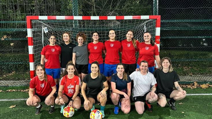 Atseden luze baten ostean, Uribe Kostako zenbait emakume zelaira itzuli dira