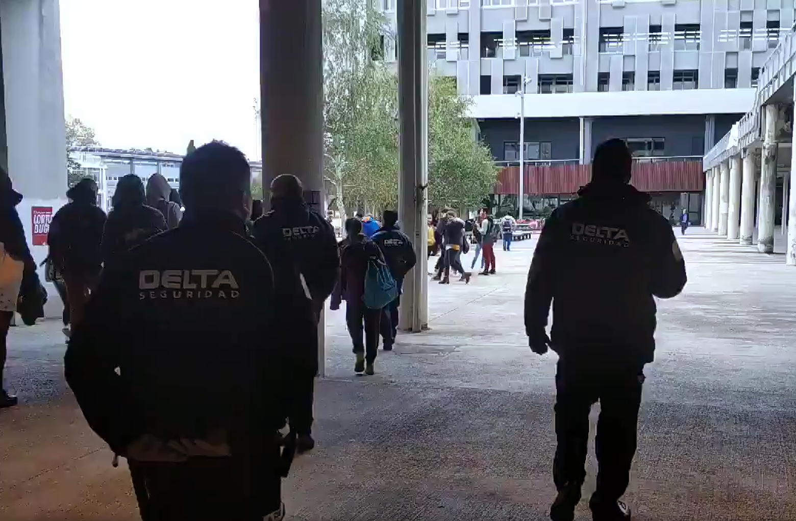 Leioako campuseko guardiek Leioatik! komunikabidea zentsuratu dute