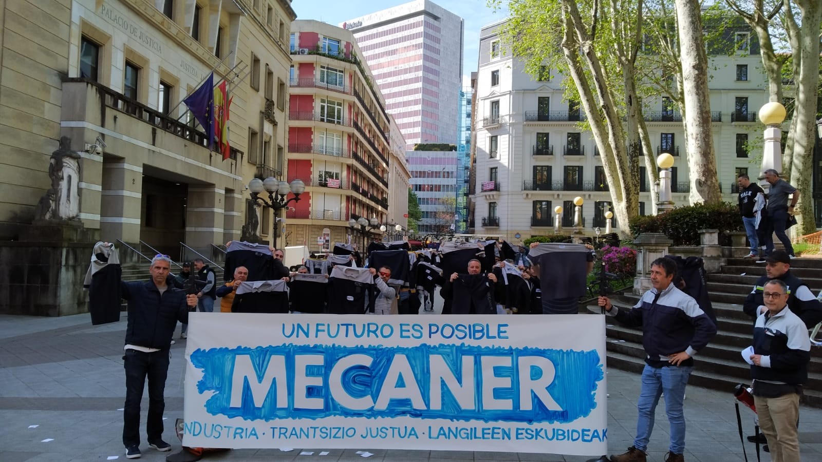 Mecaner ez dago salgai: Mecaner herriarentzat!