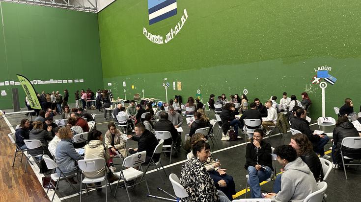 Euskararen erabileraren aldeko apustua berretsi dute hainbat herritarrek