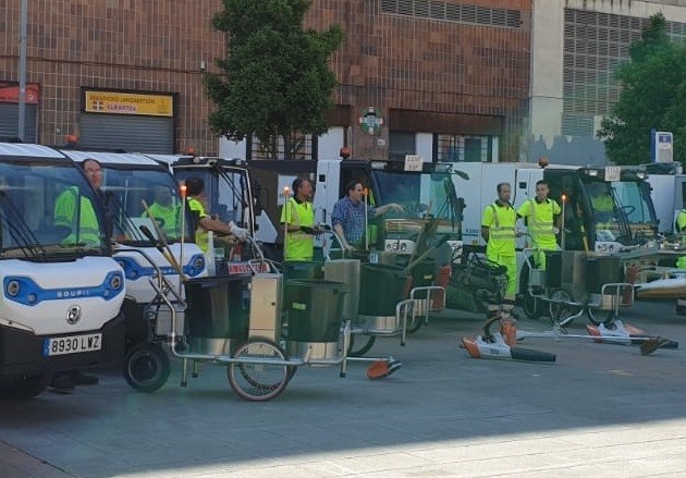 Erandioko kaleak garbitzeko makineria berria aurkeztu du Udalak
