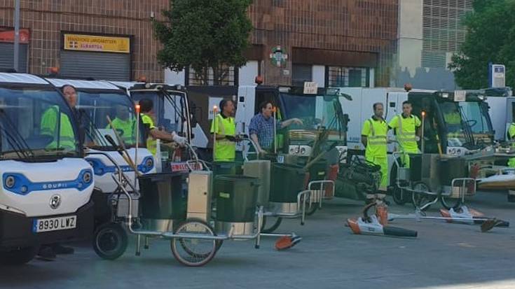 Erandioko kaleak garbitzeko makineria berria aurkeztu du Udalak