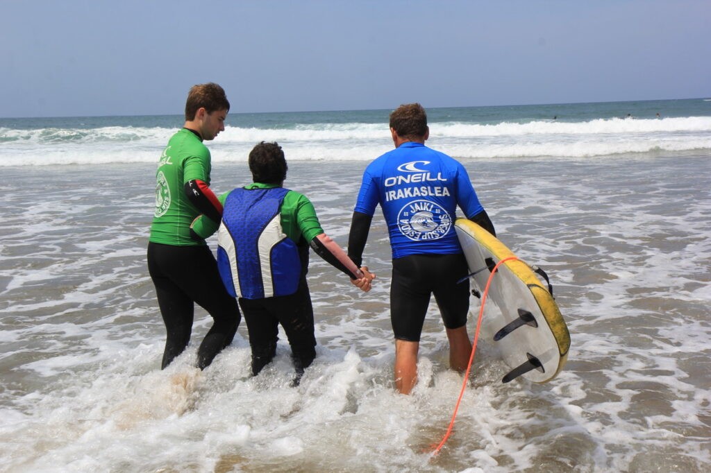 Surf inklusiboaren inguruan arituko dira Getxon martxoaren 23tik 25era bitartean