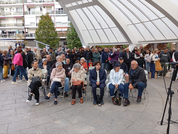 Anton Fernandez eta Josu Murueta gogoratu dituzte Poliziak hil zituela 56 urte bete direnean